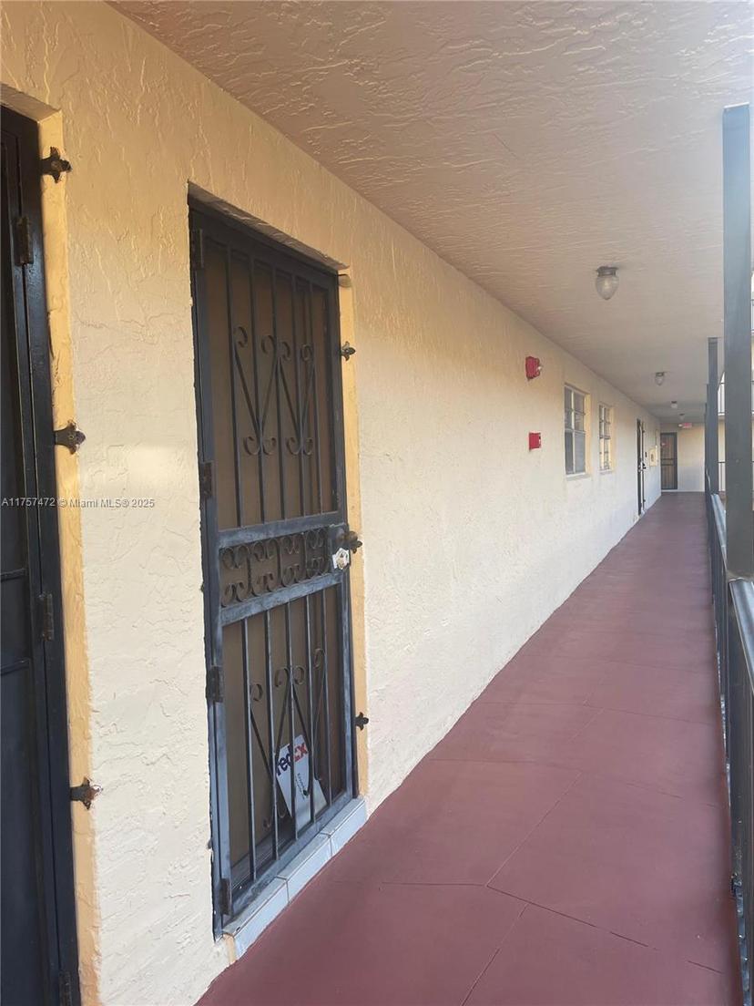 Picture of 1075 W 68Th St # 108, Hialeah FL 33014