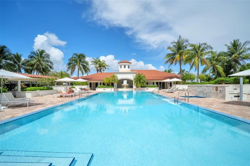 Picture of 20000 E Country Club Dr # 212, Aventura FL 33180