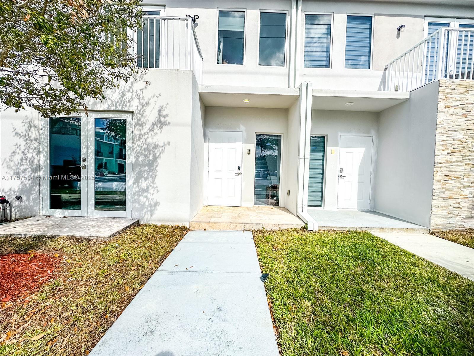 Picture of 14467 SW 260Th St # 14467, Homestead, FL 33032
