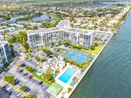 Picture of 1000 Parkview Dr # 604, Hallandale Beach, FL 33009