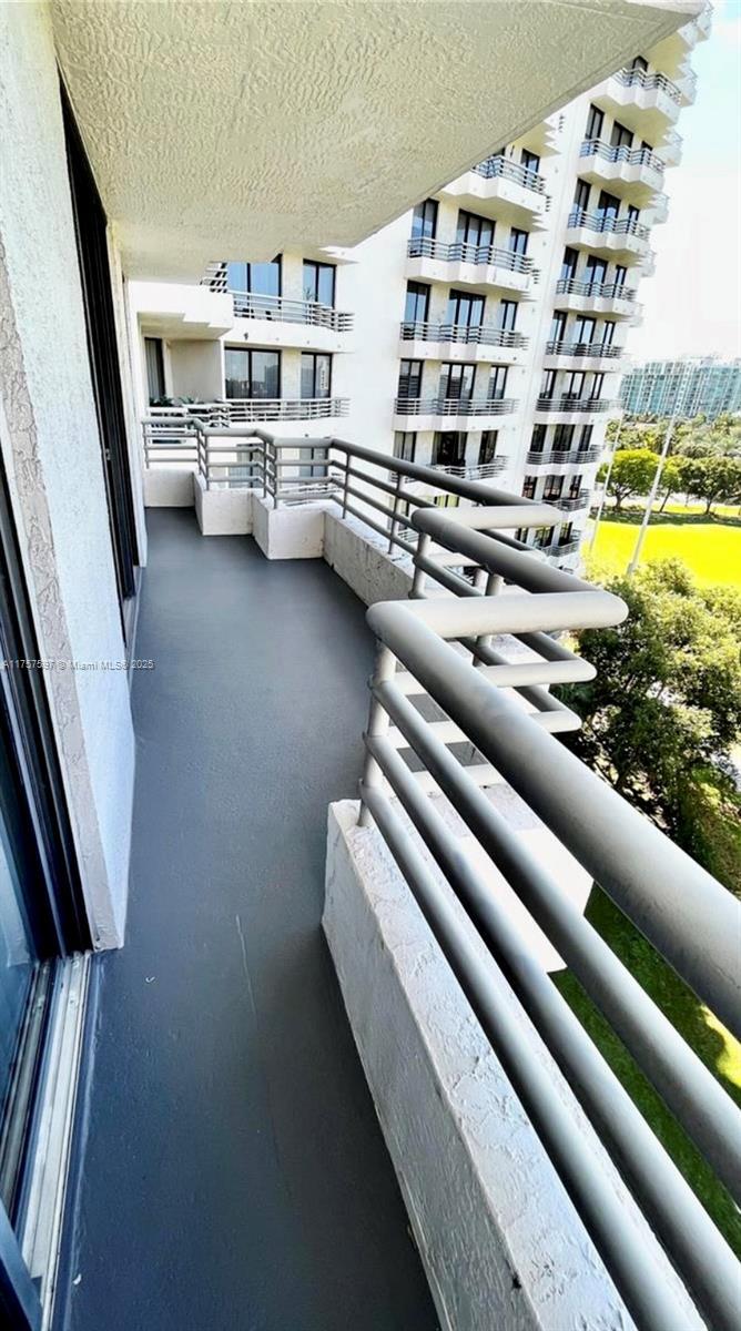 Picture of 3300 NE 191St St # 905, Aventura FL 33180
