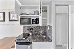 Picture of 19201 Collins Ave # 938, Sunny Isles Beach, FL 33160