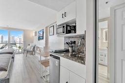 Picture of 19201 Collins Ave # 938, Sunny Isles Beach, FL 33160