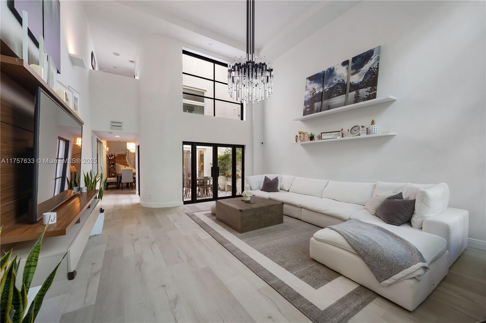 Picture of 920 NE 16Th Ter # 3, Fort Lauderdale, FL 33304