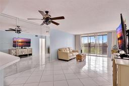 Picture of 7520 N Devon Dr, Tamarac, FL 33321