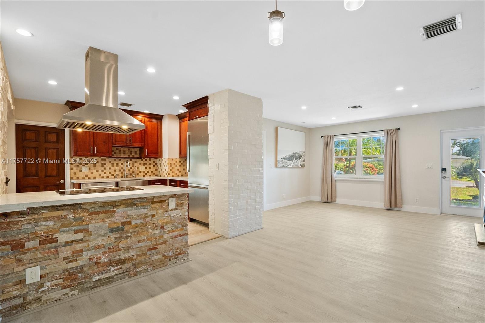 Picture of 2725 NE 21St Ave, Fort Lauderdale, FL 33306