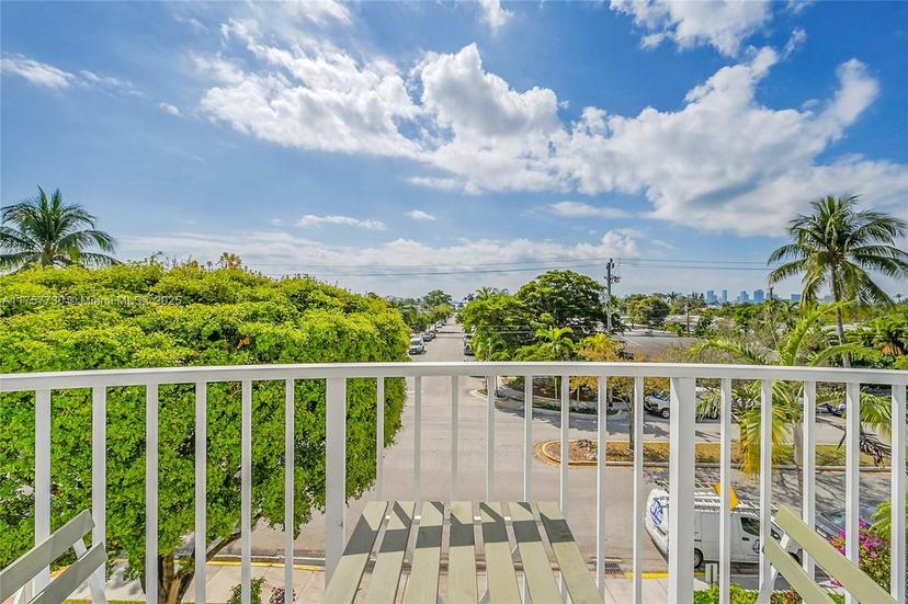 Picture of 1555 N Treasure Dr # 312, North Bay Village FL 33141