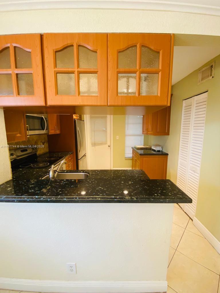 Picture of 3777 NW 78Th Ave # 5E, Davie FL 33024