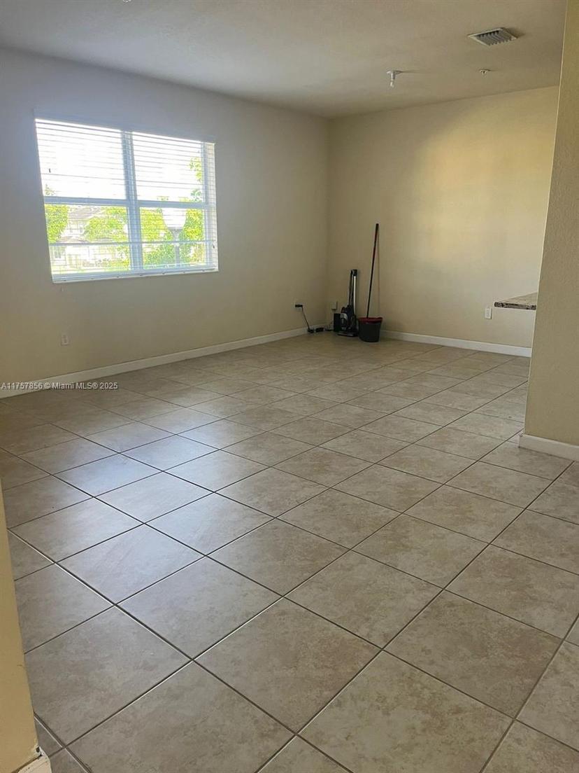 Picture of 134 SE 28Th Ter # 21, Homestead FL 33033