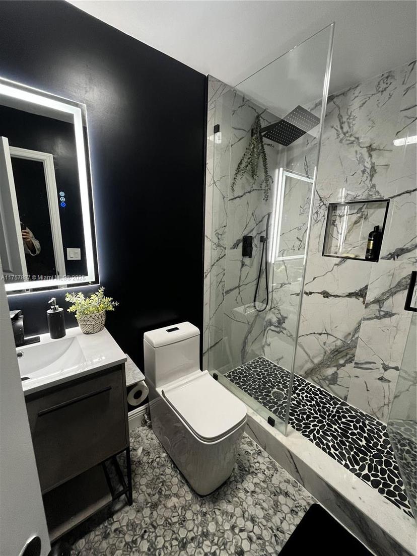 Picture of 6061 N Falls Circle Dr # 404, Lauderhill FL 33319