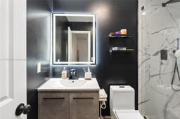 Picture of 6061 N Falls Circle Dr # 404, Lauderhill, FL 33319