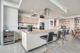 Picture of 1000 Brickell Plz, Miami, FL 33131