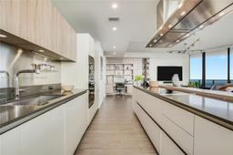Picture of 1000 Brickell Plz, Miami, FL 33131