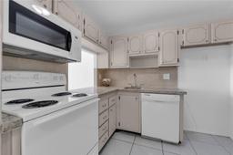Picture of 1817 S Ocean Dr # 827, Hallandale Beach, FL 33009