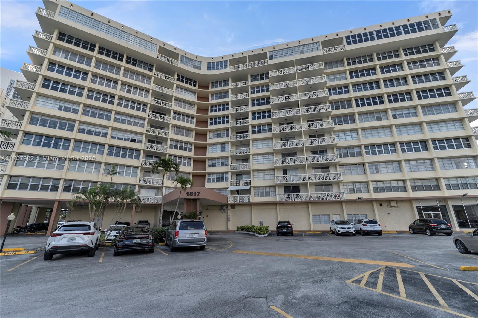 Picture of 1817 S Ocean Dr # 827, Hallandale Beach, FL 33009