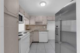 Picture of 1817 S Ocean Dr # 827, Hallandale Beach, FL 33009