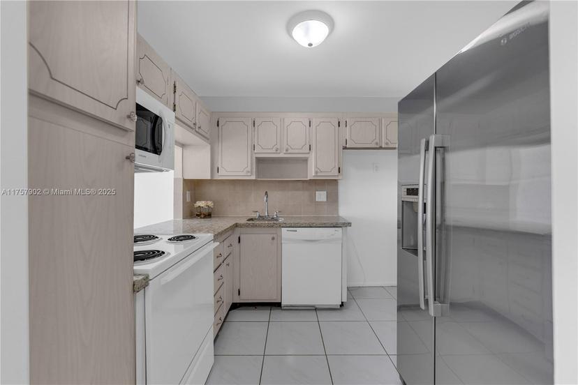 Picture of 1817 S Ocean Dr # 827, Hallandale Beach FL 33009