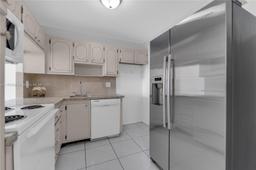 Picture of 1817 S Ocean Dr # 827, Hallandale Beach, FL 33009