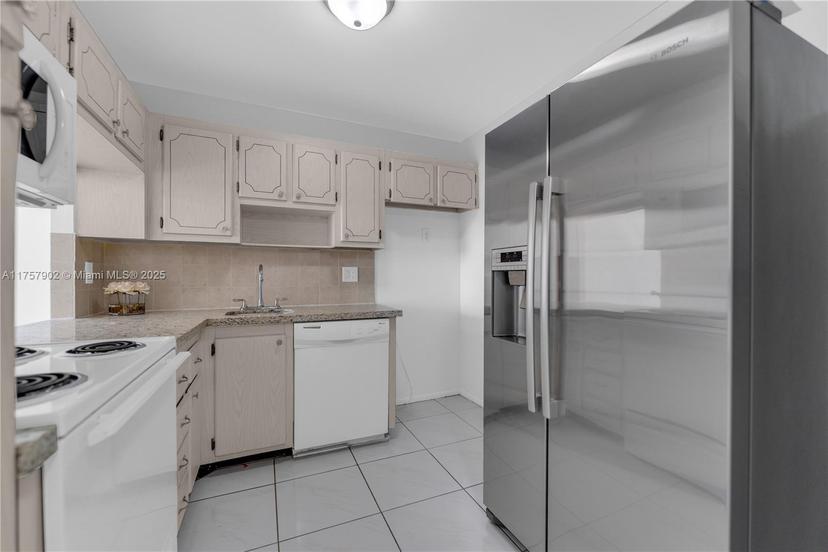 Picture of 1817 S Ocean Dr # 827, Hallandale Beach FL 33009