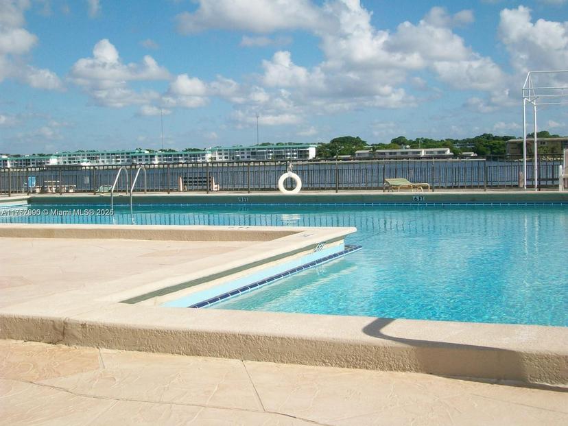 Picture of 1301 NE Miami Gardens Dr # 916W, Miami FL 33179