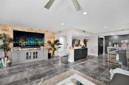 Picture of 372 Golfview Rd # 201, North Palm Beach, FL 33408