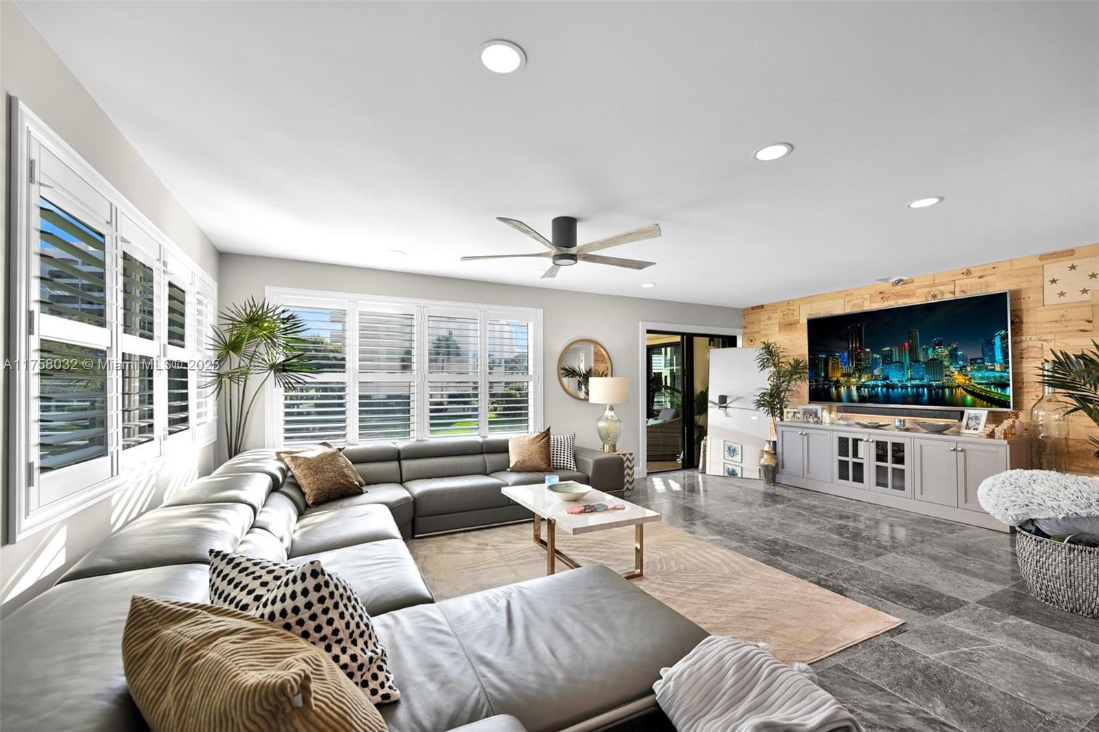 Picture of 372 Golfview Rd # 201, North Palm Beach, FL 33408
