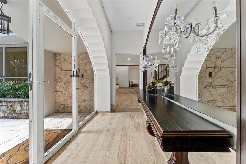 Picture of 3738 Pine Tree Dr, Miami Beach FL 33140