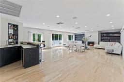 Picture of 3738 Pine Tree Dr, Miami Beach, FL 33140
