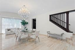 Picture of 3738 Pine Tree Dr, Miami Beach, FL 33140