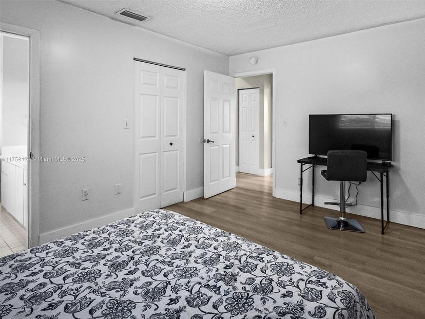 Picture of 3375 W 76Th St # 211, Hialeah FL 33018