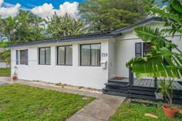 Picture of 719 NE 36Th St, Oakland Park, FL 33334