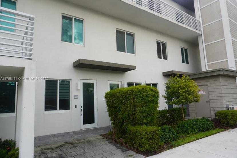 Picture of 10222 NW 64Th Way # 103, Doral FL 33178