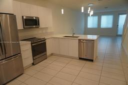 Picture of 10222 NW 64Th Way # 103, Doral, FL 33178