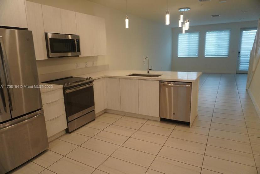 Picture of 10222 NW 64Th Way # 103, Doral FL 33178