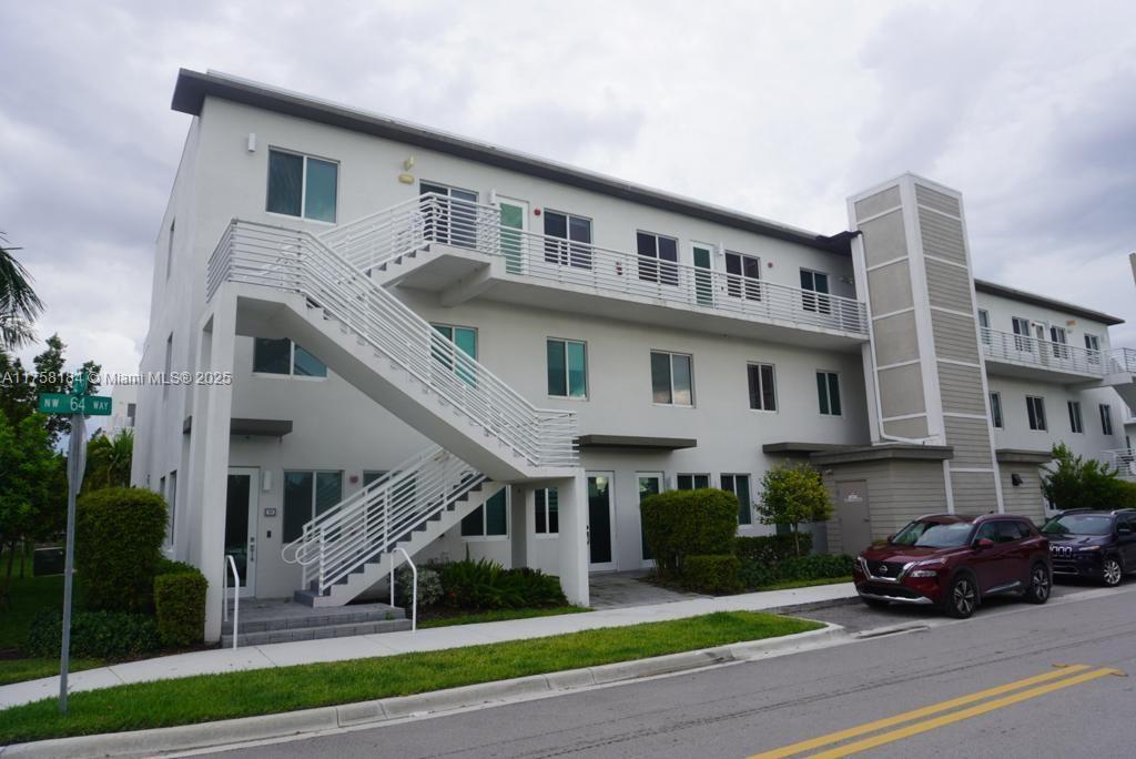 Picture of 10222 NW 64Th Way # 103, Doral, FL 33178
