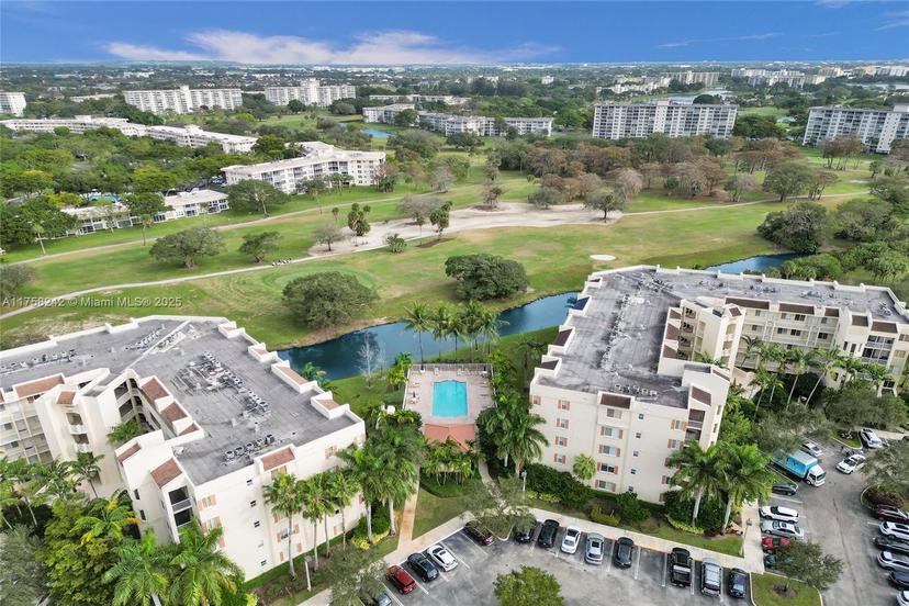 Picture of 3500 Oaks Clubhouse Dr # 501, Pompano Beach FL 33069