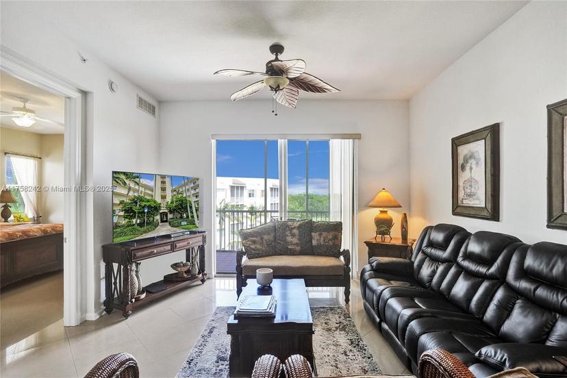 Picture of 3500 Oaks Clubhouse Dr # 501, Pompano Beach FL 33069