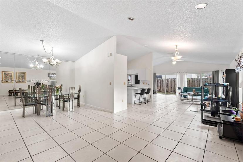 Picture of 6090 NW 179Th Ter, Hialeah FL 33015