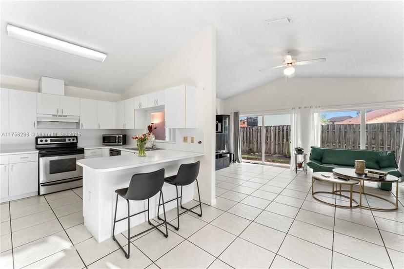 Picture of 6090 NW 179Th Ter, Hialeah FL 33015