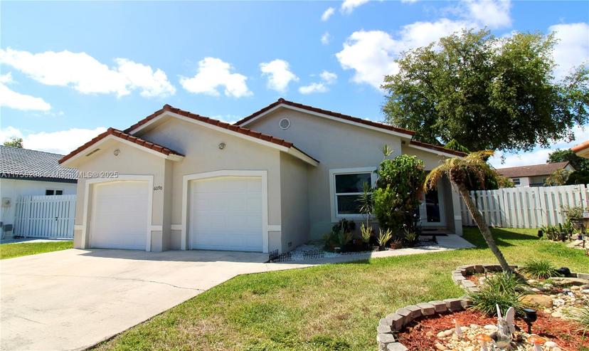 Picture of 6090 NW 179Th Ter, Hialeah FL 33015