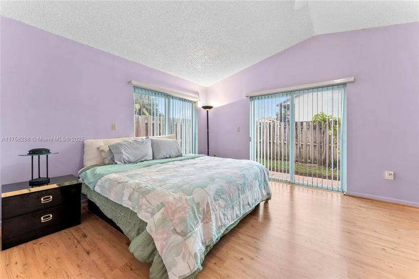Picture of 6090 NW 179Th Ter, Hialeah FL 33015
