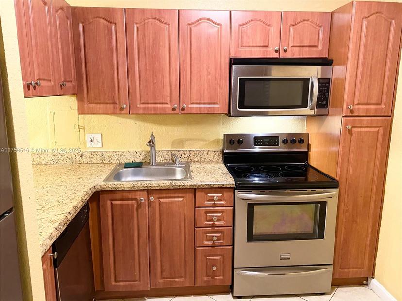Picture of 4001 N University Dr # 103, Sunrise FL 33351