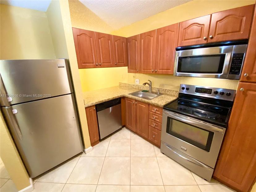 Picture of 4001 N University Dr # 103, Sunrise FL 33351