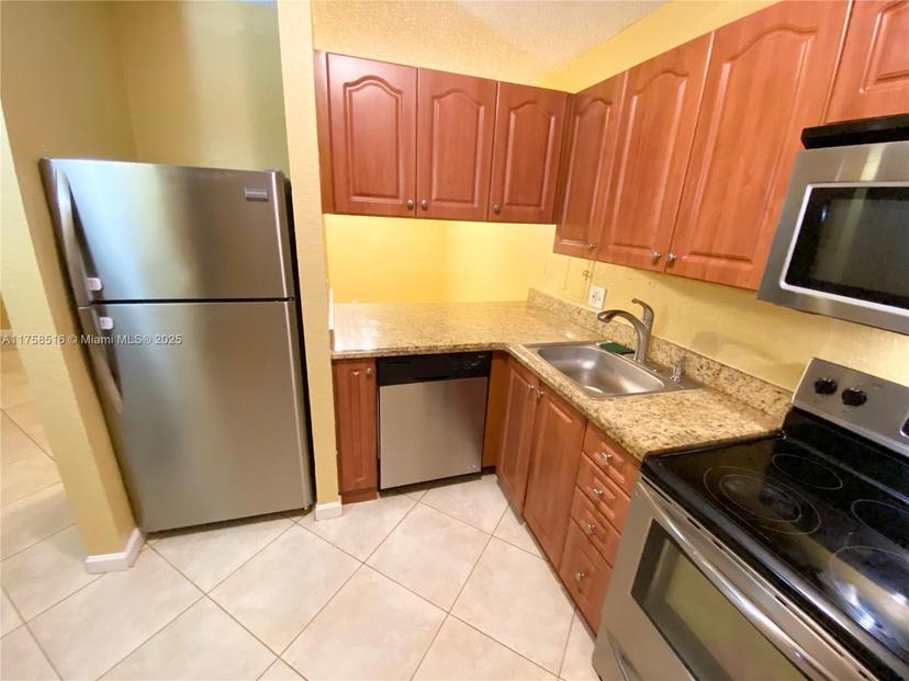 Picture of 4001 N University Dr # 103, Sunrise FL 33351