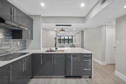 Picture of 4132 S Carambola Cir S # F406, Coconut Creek, FL 33066