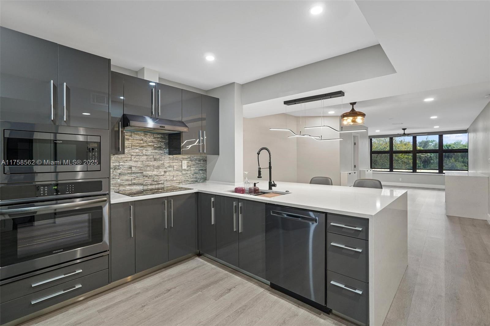 Picture of 4132 S Carambola Cir S # F406, Coconut Creek, FL 33066