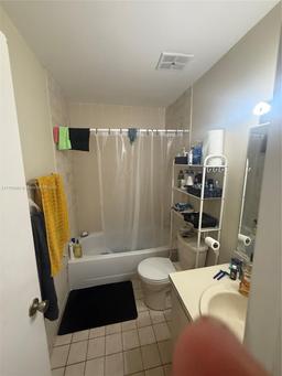 Picture of 7987 NW 7Th St # D13, Miami, FL 33126