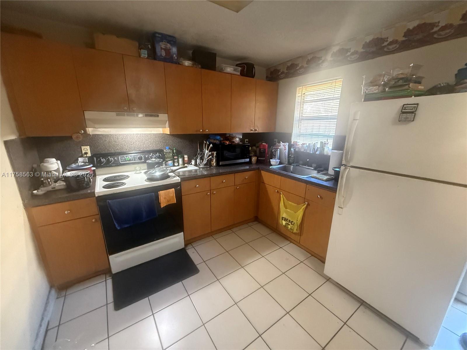Picture of 7987 NW 7Th St # D13, Miami, FL 33126
