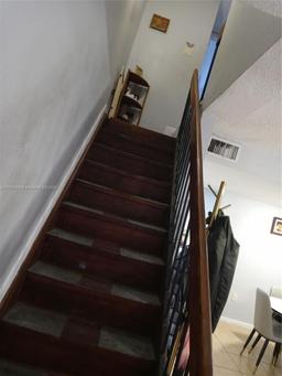 Picture of 7987 NW 7Th St # D10, Miami, FL 33126