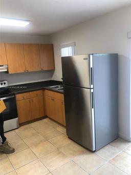 Picture of 7987 NW 7Th St # D7, Miami, FL 33126